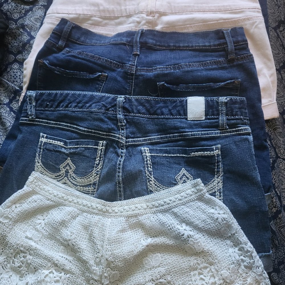 Womans/ Juniors Shorts